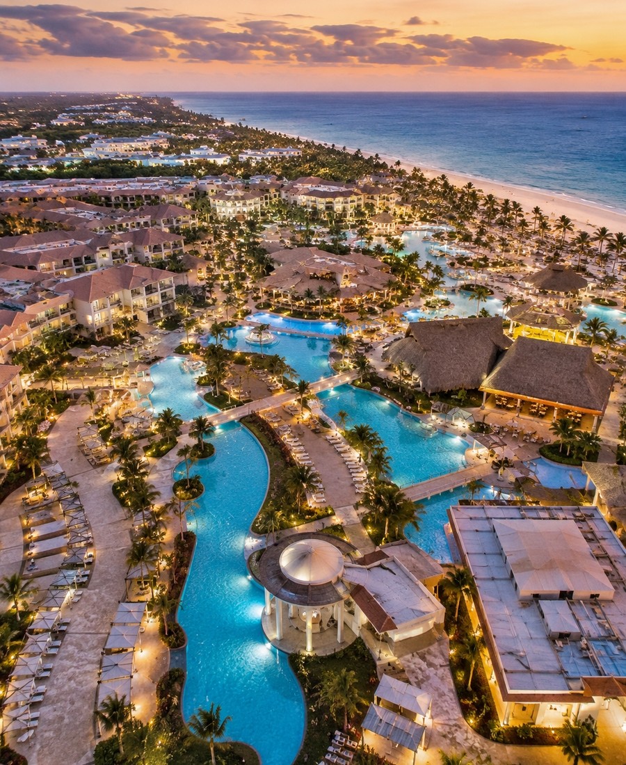 Beachfront Dominican Republic hotel beside the Caribbean coast